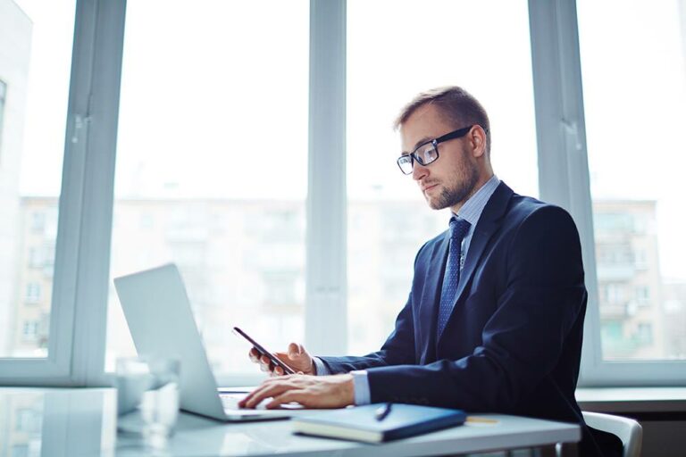 Vi är en modern juristbyrå online.Digitala Juristerna skriver avtal online till fasta priser. Upprätta avtal online.